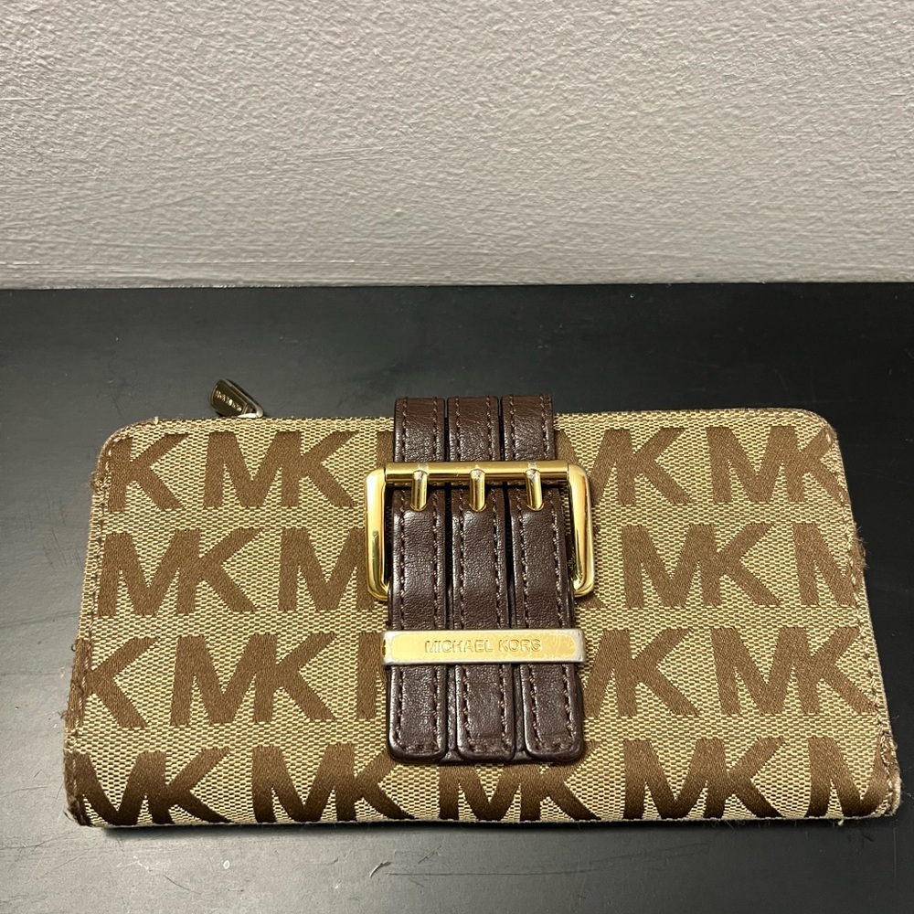 [Michael Kors] Brown and Gold Wallet